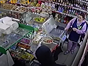 Житель Подольска с ножом и в маске ограбил ночной магазин