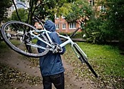 Жительница Подольска нарвалась на мошенника и осталась без денег и велосипеда
